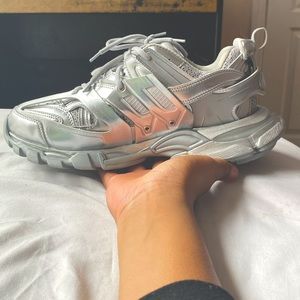 It is a real comfortable shoe and a pacific wear shoe